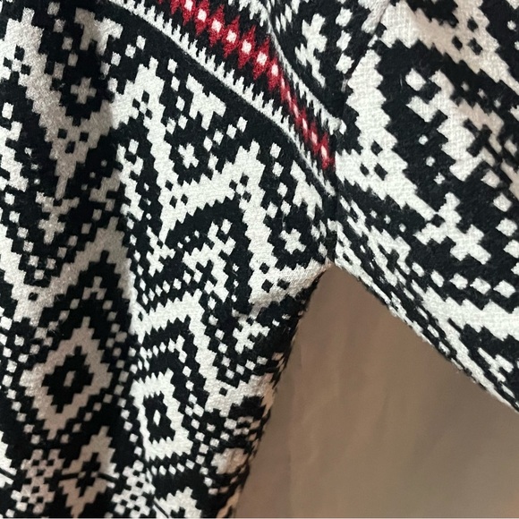Tahari Women’s Aztec Print Sweater Black, White & Red Size 2X - Picture 4 of 8